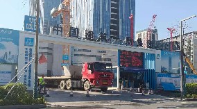 圍擋廠家、建筑施工圍擋圍深圳新材料產(chǎn)業(yè)大廈項(xiàng)目提供安全保障